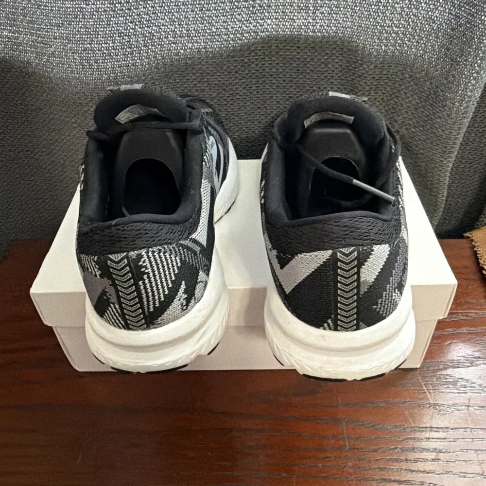 Brooks preowned pair